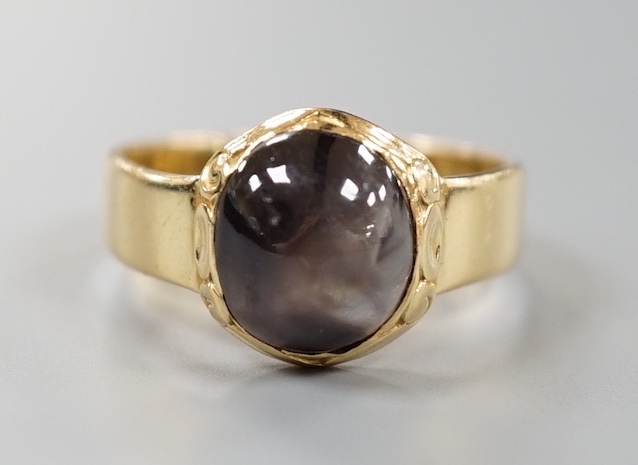 An 18ct gold and cabochon star sapphire? set ring, size R, gross weight 5.9 grams.